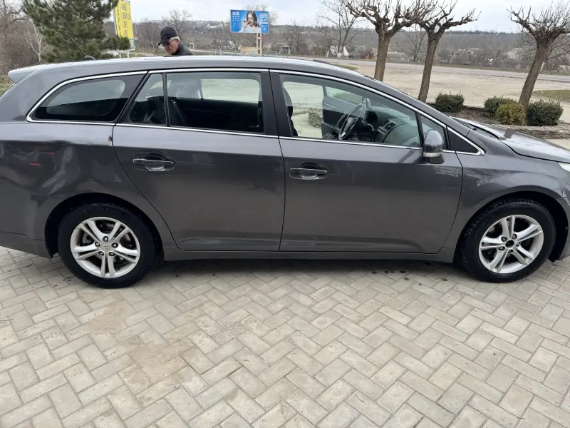 Toyota Avensis 2010 г. 321000 км