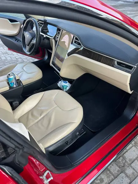 TESLA S 2014 г. 107000 км