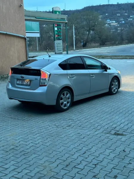 Toyota Prius 2011 г. 242000 км