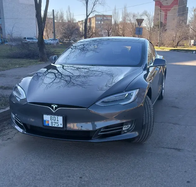 TESLA S 2017 г. 130 км