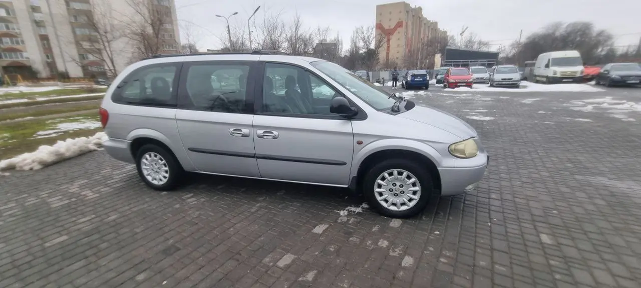 Chrysler Grand Voyager 2003 г. 300 км