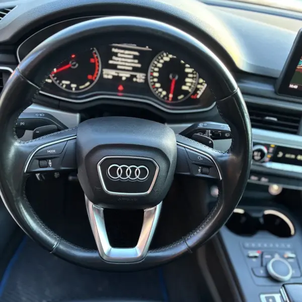 Audi A4 2016 г. 212000 км