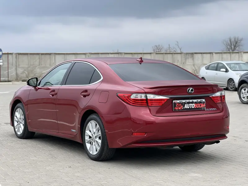 Lexus ES 2012 г. 230000 км