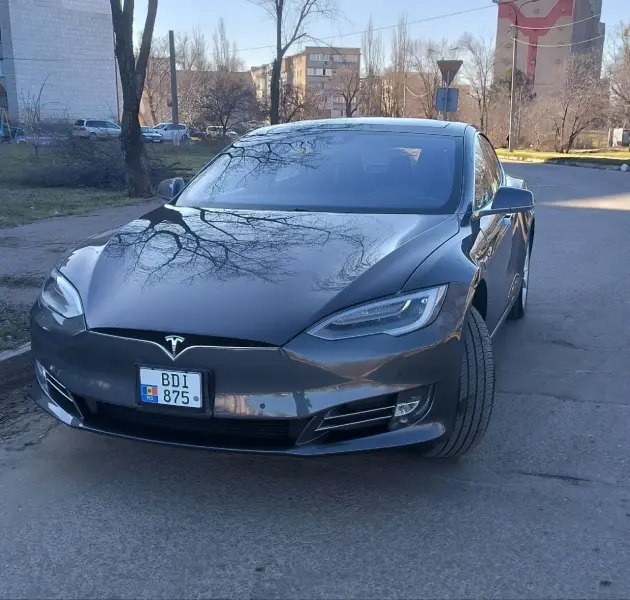 TESLA S 2017 г. 118000 км