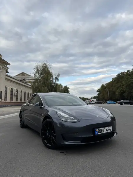 TESLA 3 2018 г. 170000 км