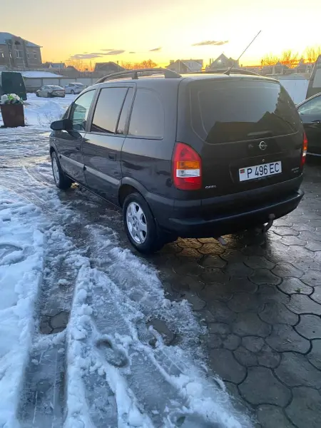 Opel Zafira 2003 г. 230 км
