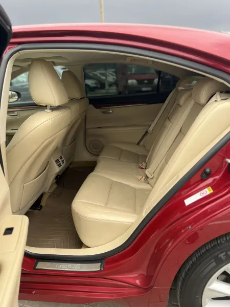 Lexus ES 2012 г. 230000 км