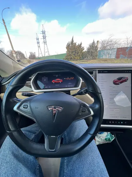 TESLA S 2014 г. 107000 км