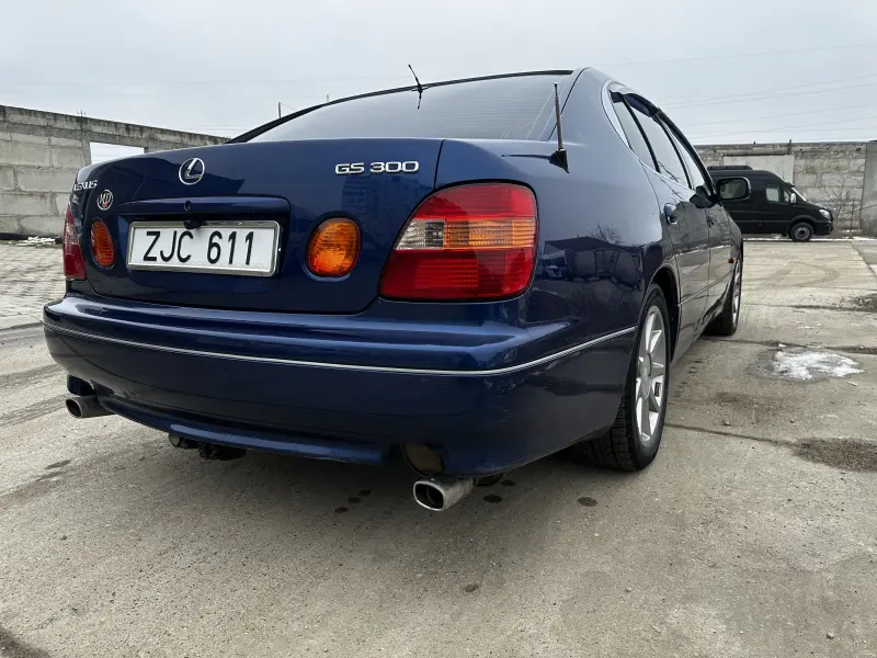 Lexus GS 1999 г. 269385 км