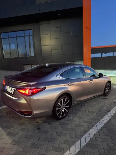 Lexus ES 2021 г. 69000 км
