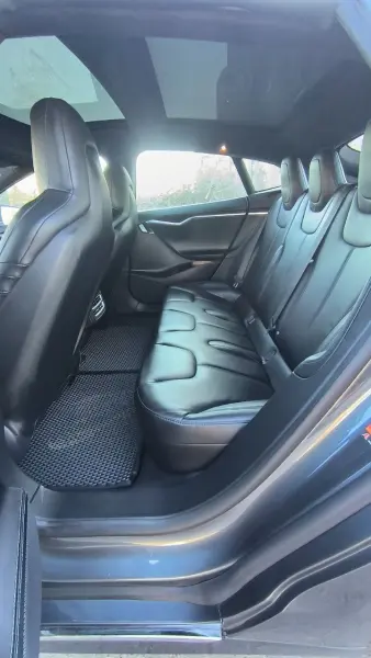 TESLA S 2017 г. 118000 км