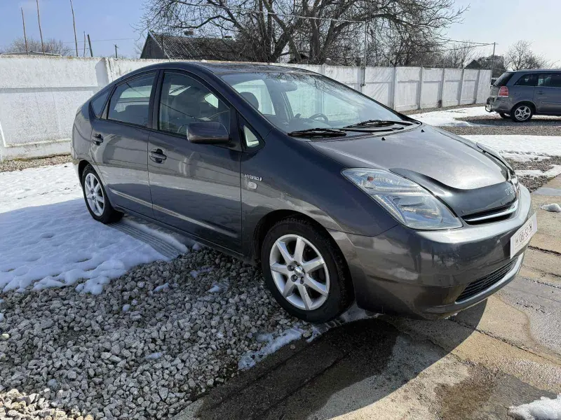 Toyota Prius 2006 г. 220 км