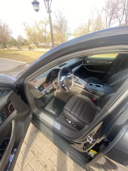 Porsche Panamera 2018 г. 130000 км