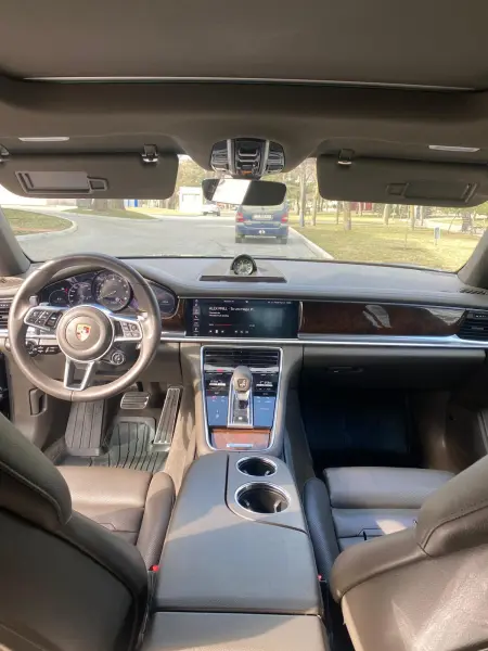 Porsche Panamera 2018 г. 130000 км