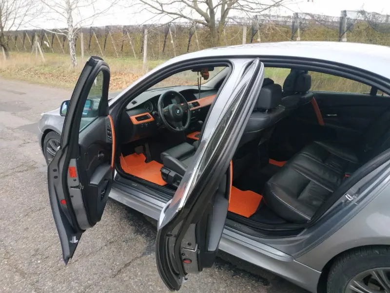 BMW 5 Series 2004 г. 270000 км