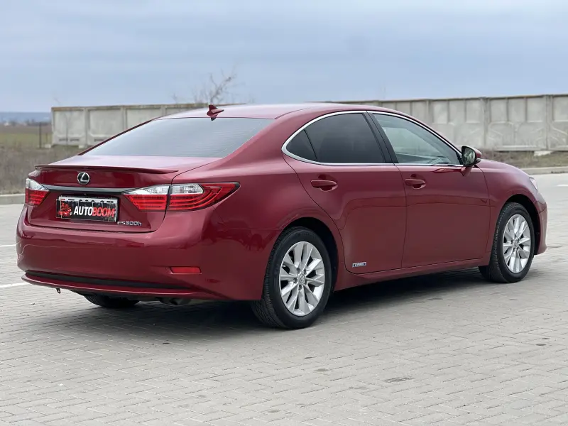 Lexus ES 2012 г. 230000 км