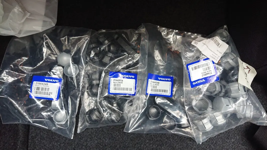 Колпачки колесных болтов ОЕМ Volvo