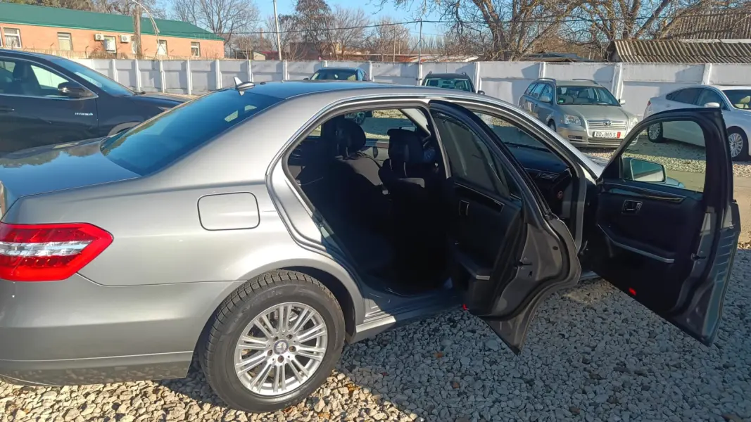 Mercedes-Benz E-Class 2010 г. 310000 км