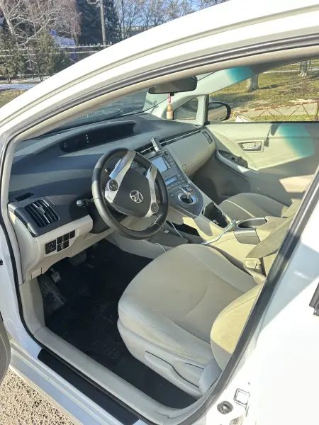 Toyota Prius 2012 г. 200000 км