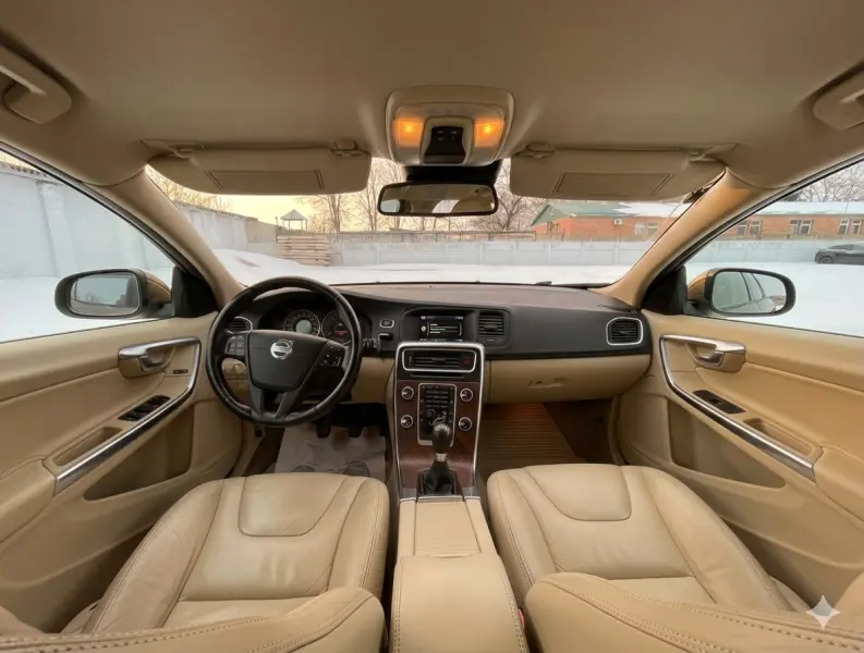 Volvo V60 2012 г. 311 км
