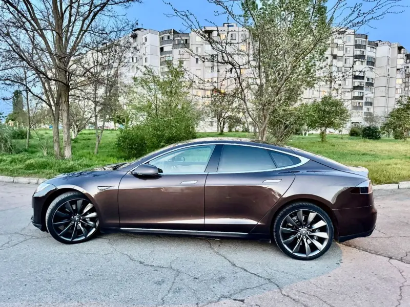 TESLA S 2014 г. 116000 км