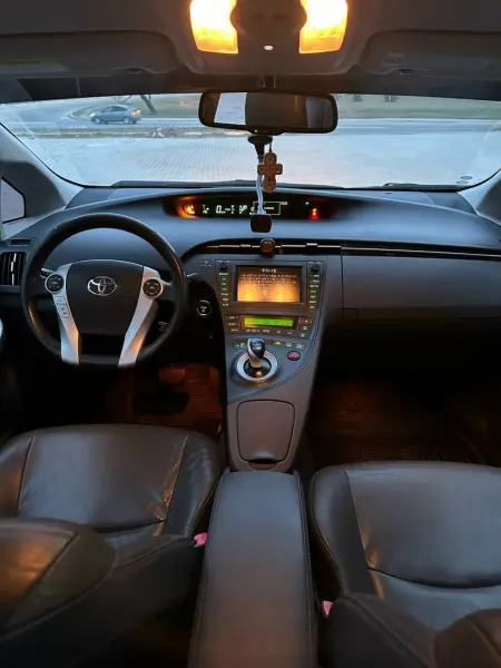 Toyota Prius 2011 г. 242000 км