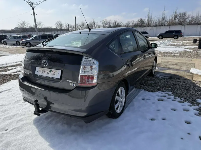 Toyota Prius 2006 г. 220 км