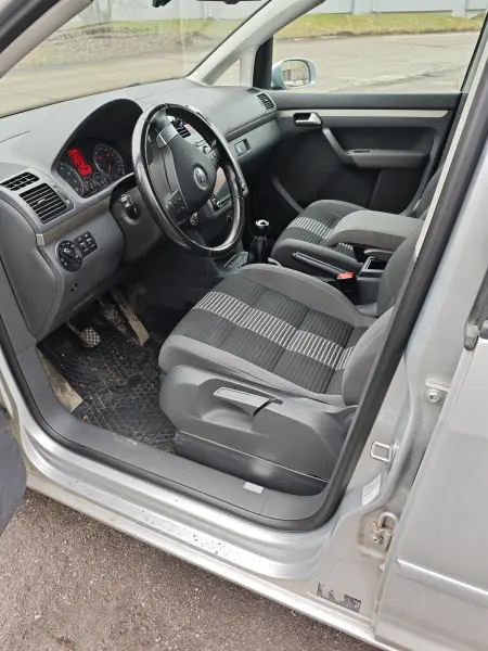 Volkswagen Touran 2008 г. 330 км