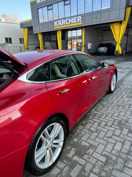 TESLA S 2014 г. 107000 км