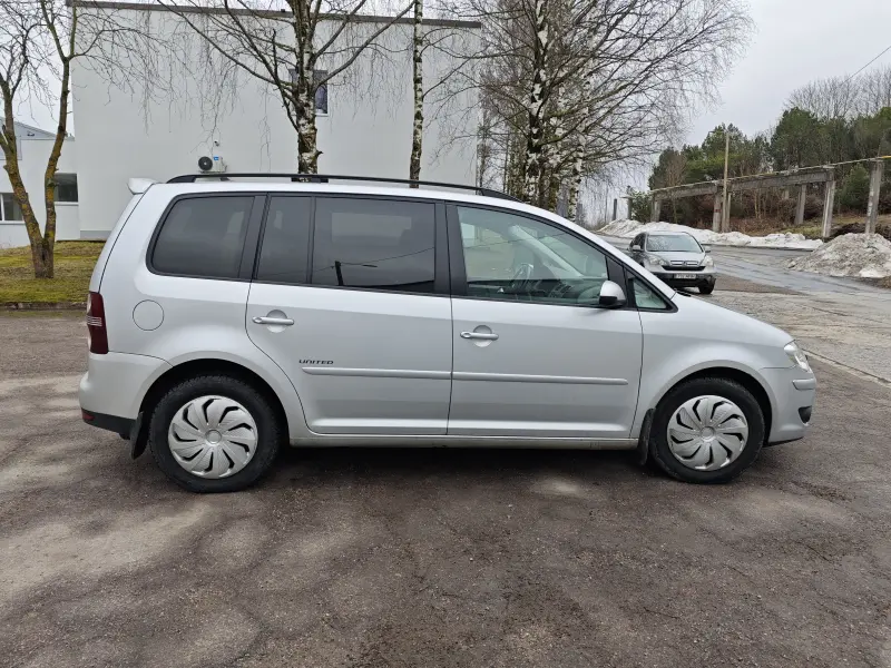 Volkswagen Touran 2008 г. 330 км