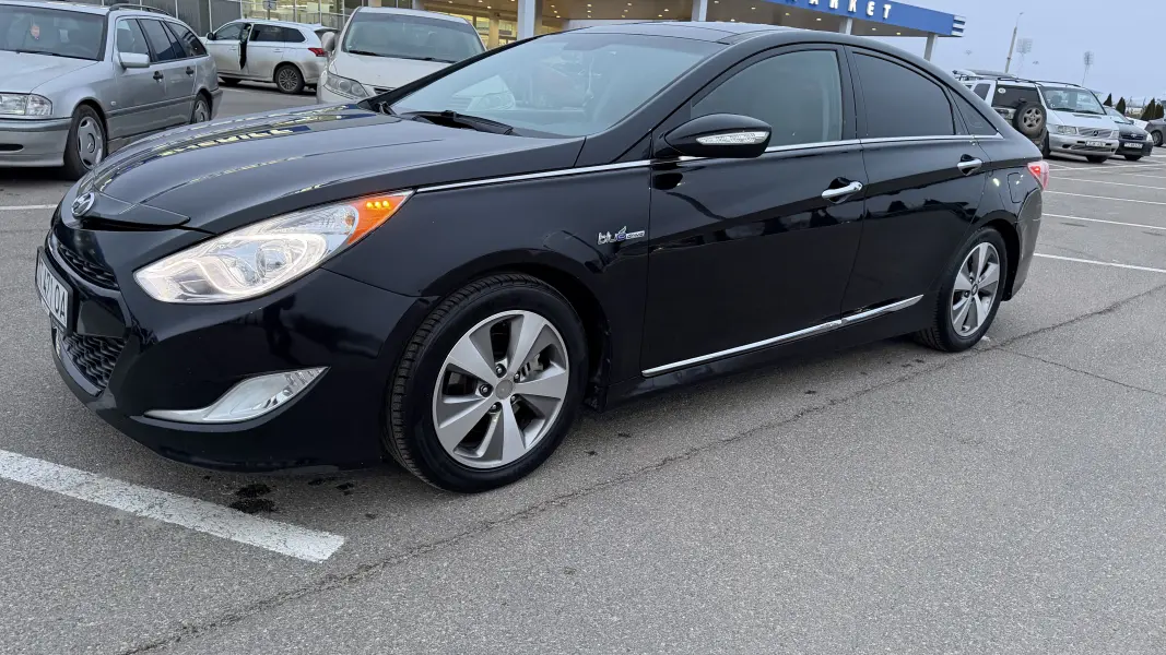 Hyundai Sonata 2013 г. 199000 км