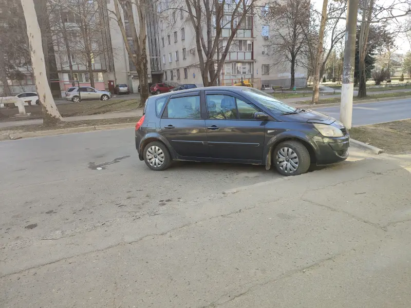 Renault Scenic 2007 г. 284400 км