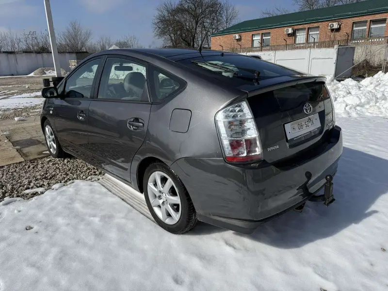 Toyota Prius 2006 г. 220 км