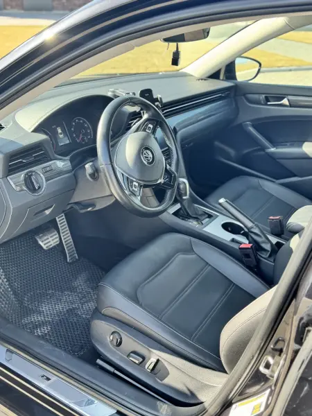 Volkswagen Passat 2020 г. 215000 км