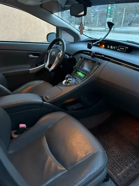 Toyota Prius 2011 г. 242000 км