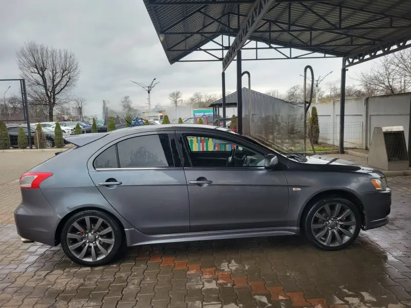 Mitsubishi Lancer 2009 г. 268000 км