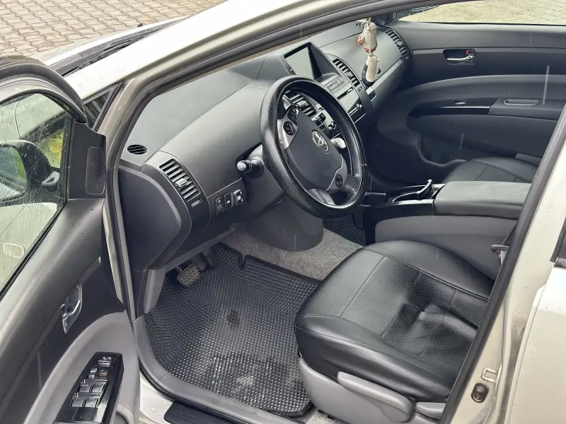 Toyota Prius 2005 г. 300000 км