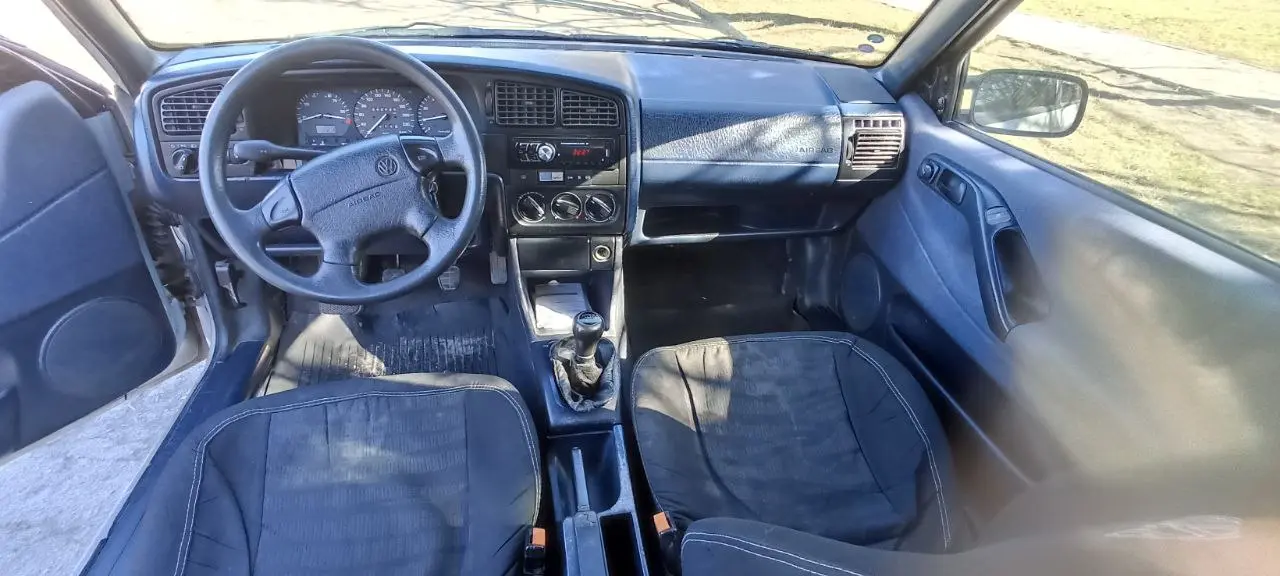 Volkswagen Passat 1995 г. 230 км