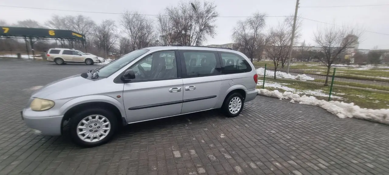 Chrysler Grand Voyager 2003 г. 300 км