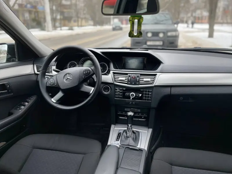 Mercedes-Benz E-Class 2010 г. 189 км