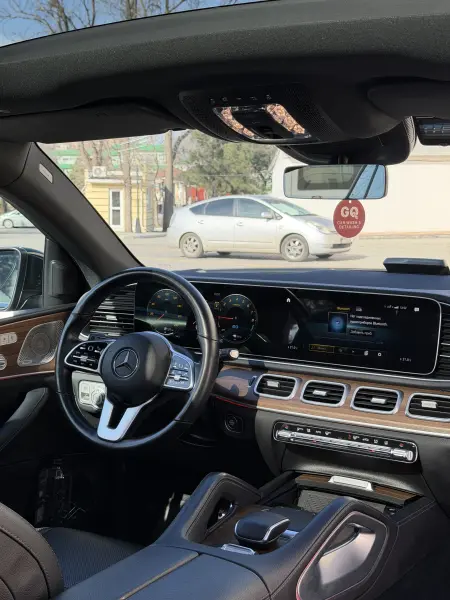 Mercedes-Benz GLE-Class 2023 г. 33000 км