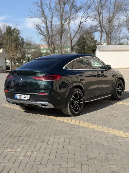 Mercedes-Benz GLE-Class 2023 г. 33000 км