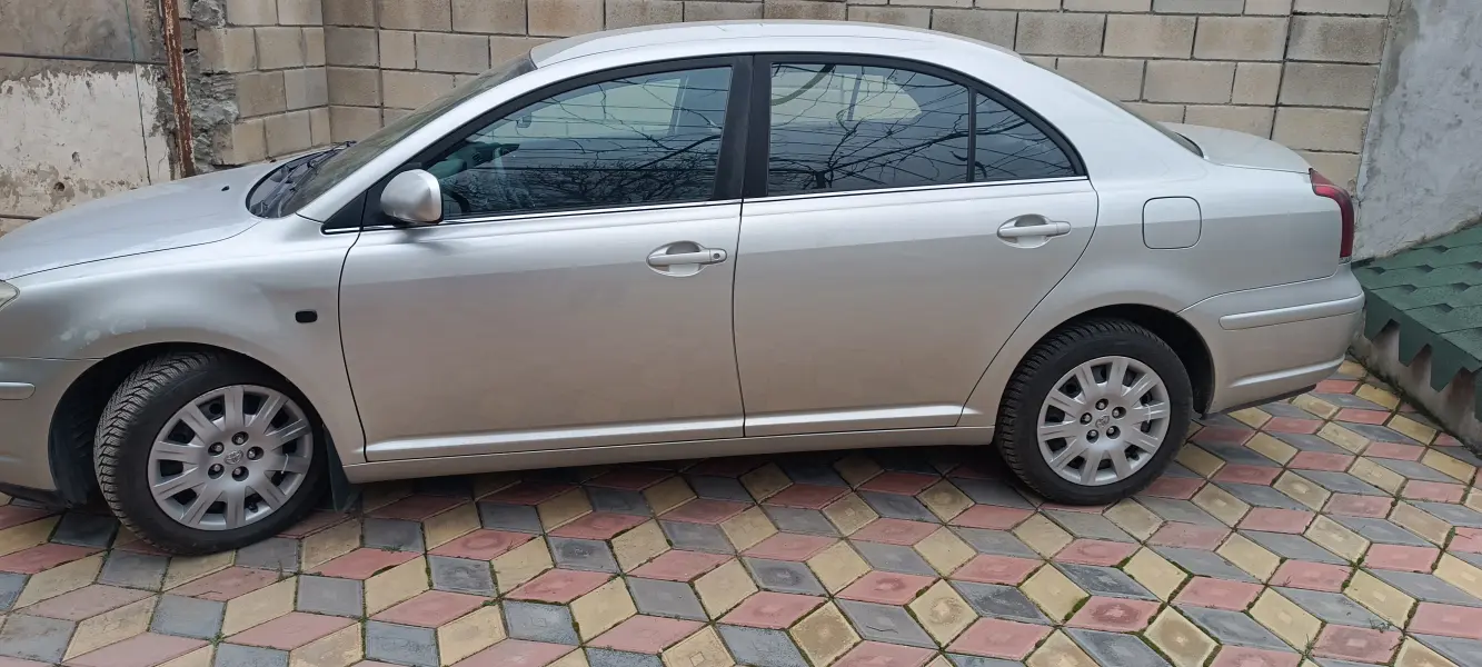 Toyota Avensis 2005 г. 300000 км