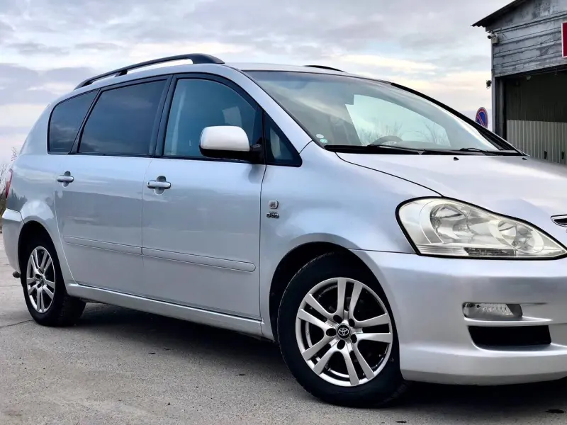 Toyota Avensis Verso 2004 г. 255000 км