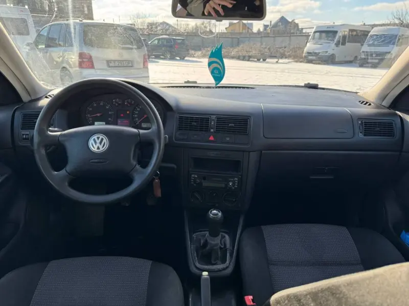 Volkswagen Golf 2005 г. 219 км