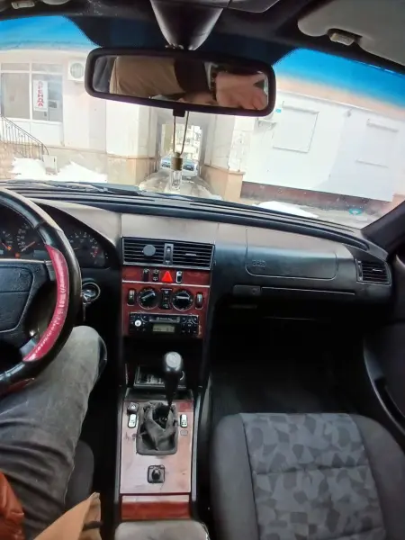 Mercedes-Benz E-Class 2000 г. 229 км