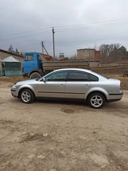 Volkswagen Passat 2003 г. 300 км