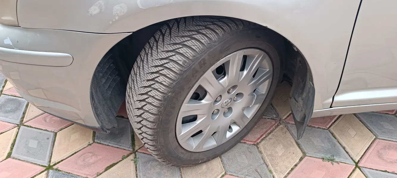 Toyota Avensis 2005 г. 300000 км