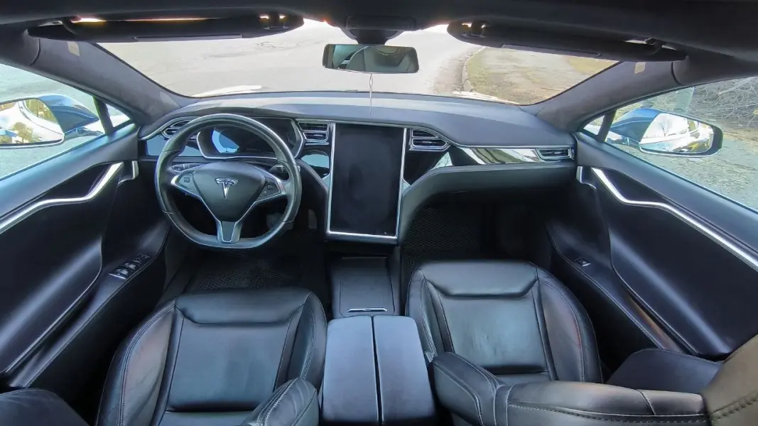 TESLA S 2017 г. 118000 км