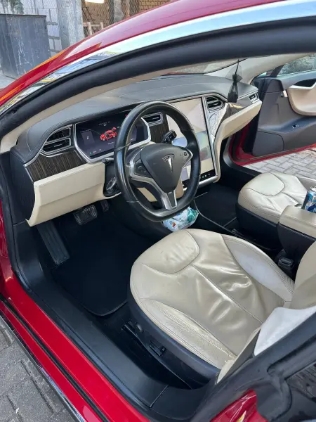 TESLA S 2014 г. 107000 км
